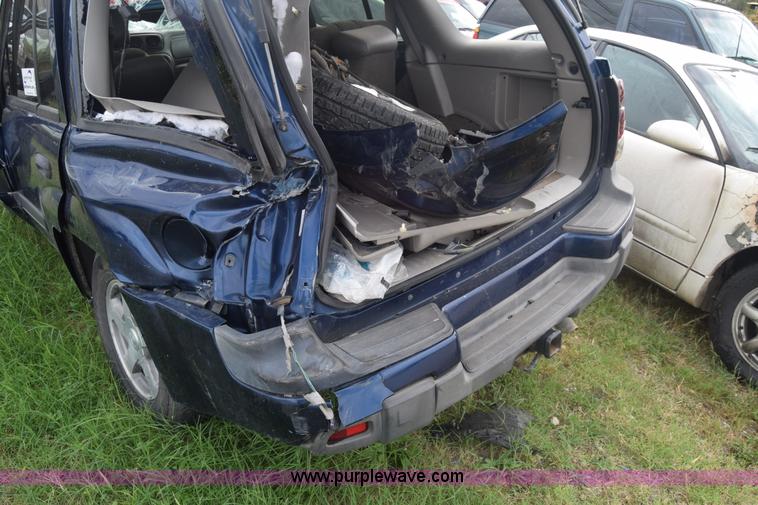 image for item J8028 2002 Chevrolet Trailblazer LS SUV