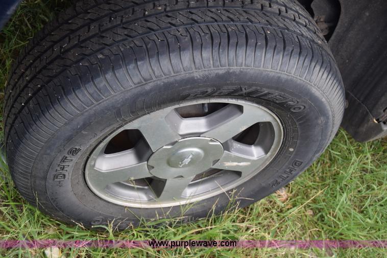 image for item J8028 2002 Chevrolet Trailblazer LS SUV