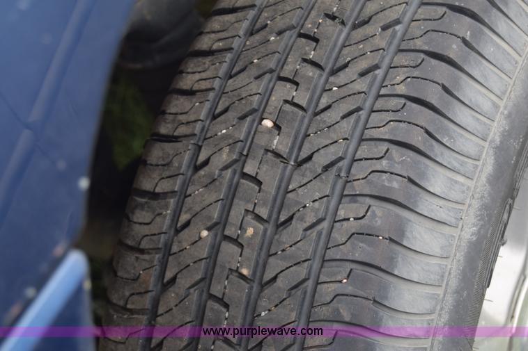 image for item J8028 2002 Chevrolet Trailblazer LS SUV