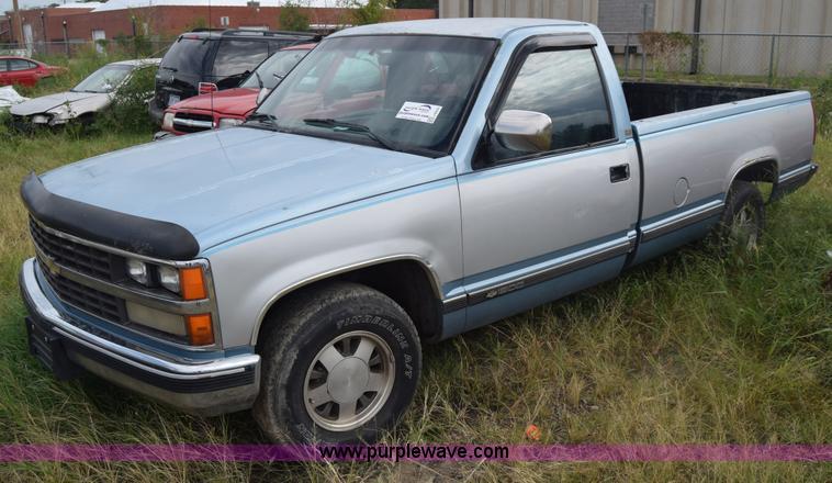 image for item J8029 1989 Chevrolet 1500 pickup truck