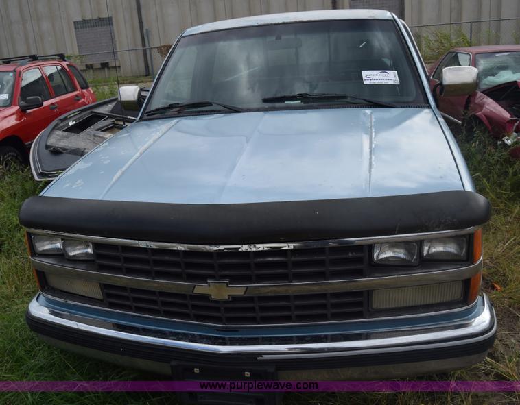image for item J8029 1989 Chevrolet 1500 pickup truck