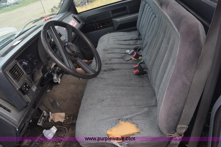 image for item J8029 1989 Chevrolet 1500 pickup truck