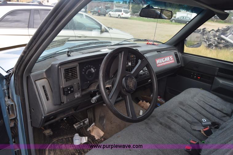 image for item J8029 1989 Chevrolet 1500 pickup truck