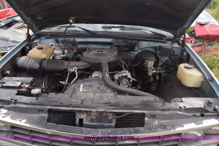 image for item J8029 1989 Chevrolet 1500 pickup truck