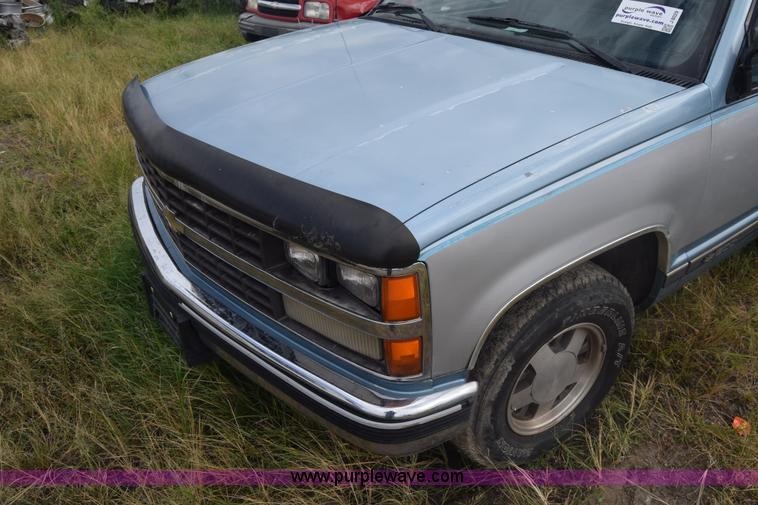 image for item J8029 1989 Chevrolet 1500 pickup truck