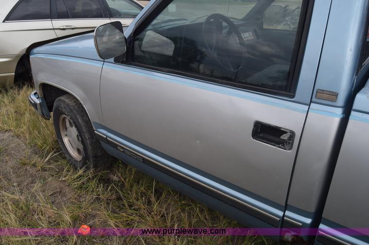 image for item J8029 1989 Chevrolet 1500 pickup truck