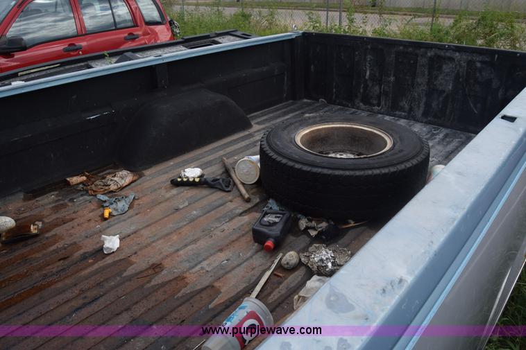 image for item J8029 1989 Chevrolet 1500 pickup truck