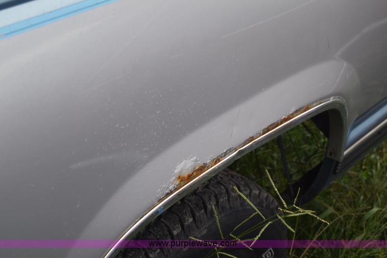 image for item J8029 1989 Chevrolet 1500 pickup truck