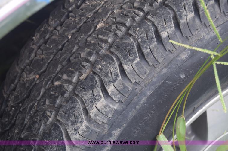 image for item J8029 1989 Chevrolet 1500 pickup truck