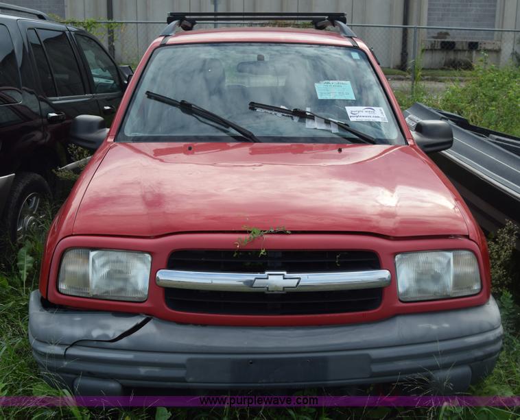 image for item J8035 1999 Chevrolet Tracker SUV