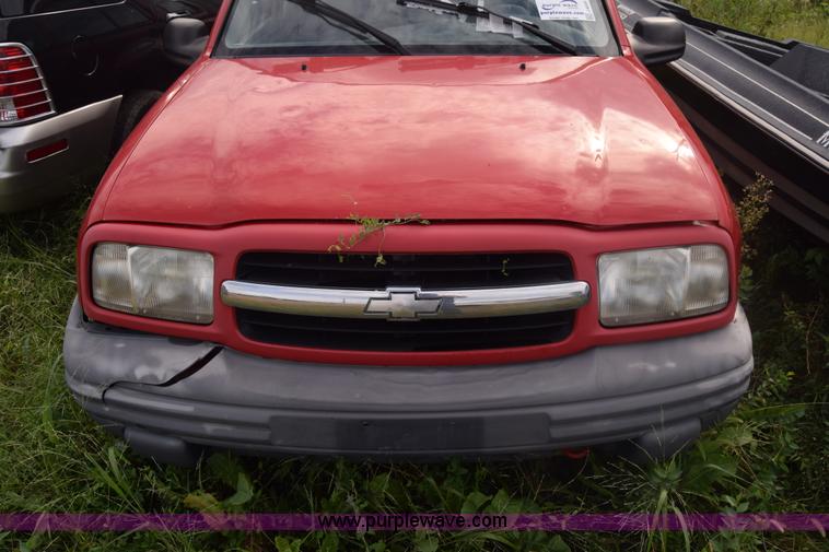 image for item J8035 1999 Chevrolet Tracker SUV