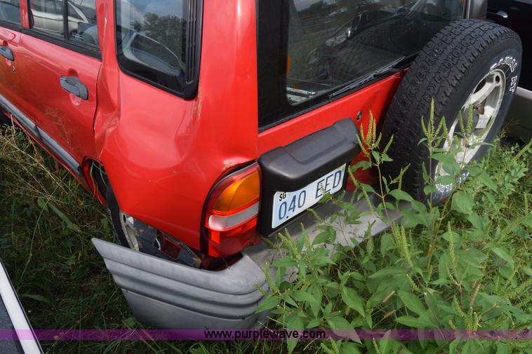 image for item J8035 1999 Chevrolet Tracker SUV