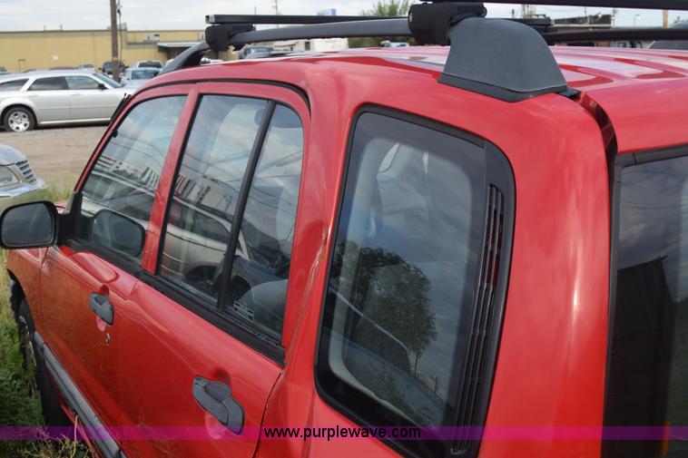 image for item J8035 1999 Chevrolet Tracker SUV