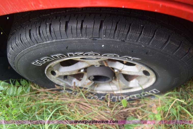 image for item J8035 1999 Chevrolet Tracker SUV