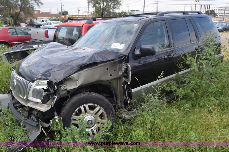 image for item J8036 2003 Mercury Mountaineer SUV