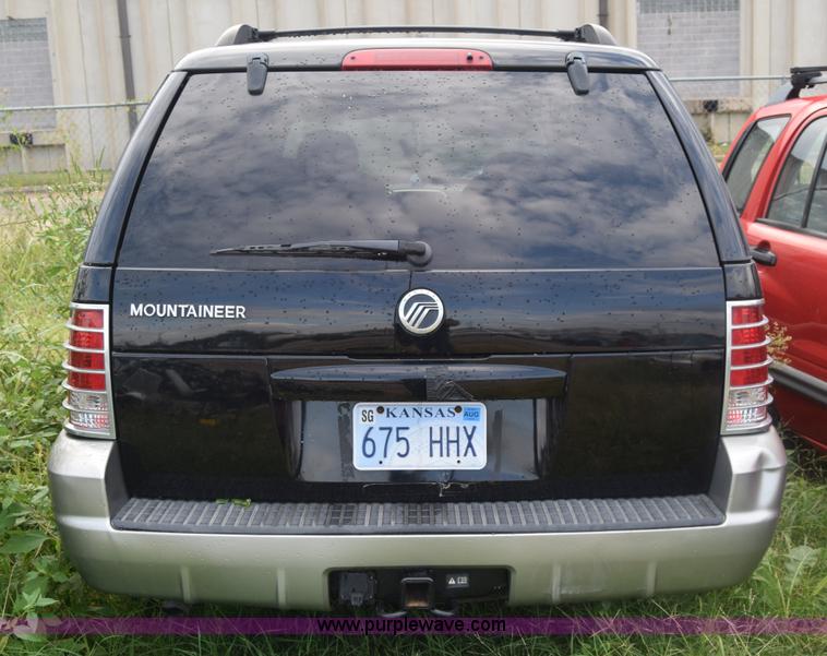image for item J8036 2003 Mercury Mountaineer SUV