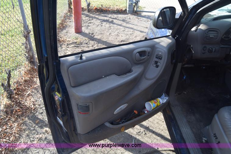 image for item K4750 2001 Chrysler Town & Country