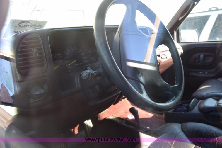 image for item K4752 1995 GMC Yukon SUV