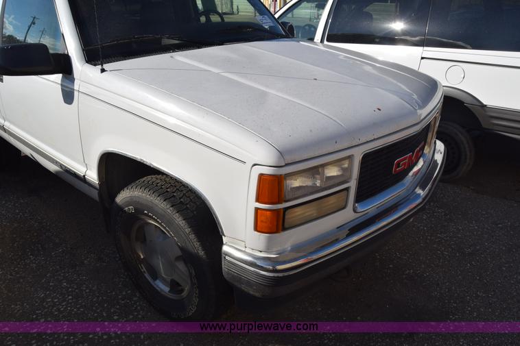 image for item K4752 1995 GMC Yukon SUV