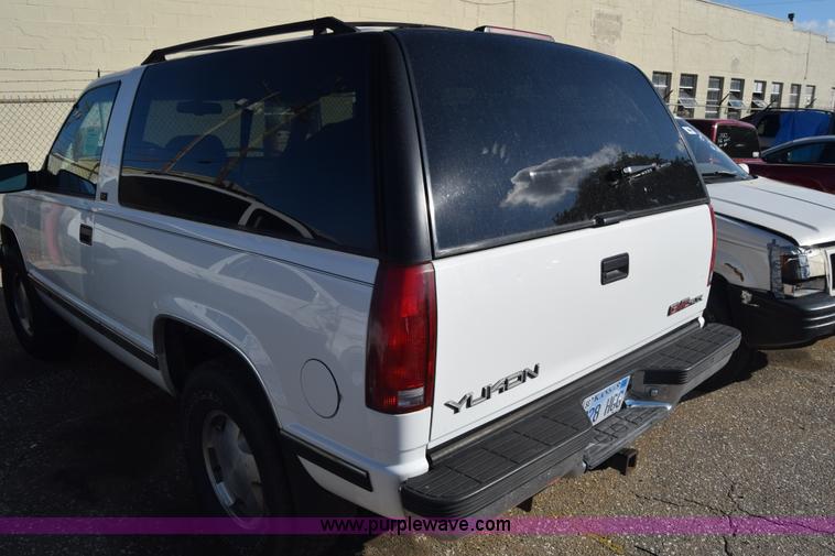 image for item K4752 1995 GMC Yukon SUV