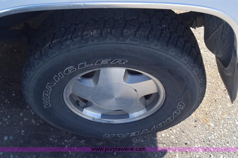 image for item K4752 1995 GMC Yukon SUV