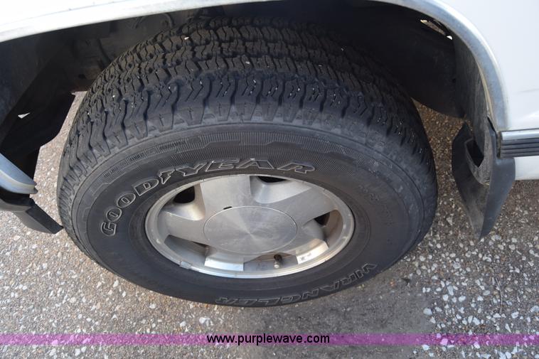 image for item K4752 1995 GMC Yukon SUV