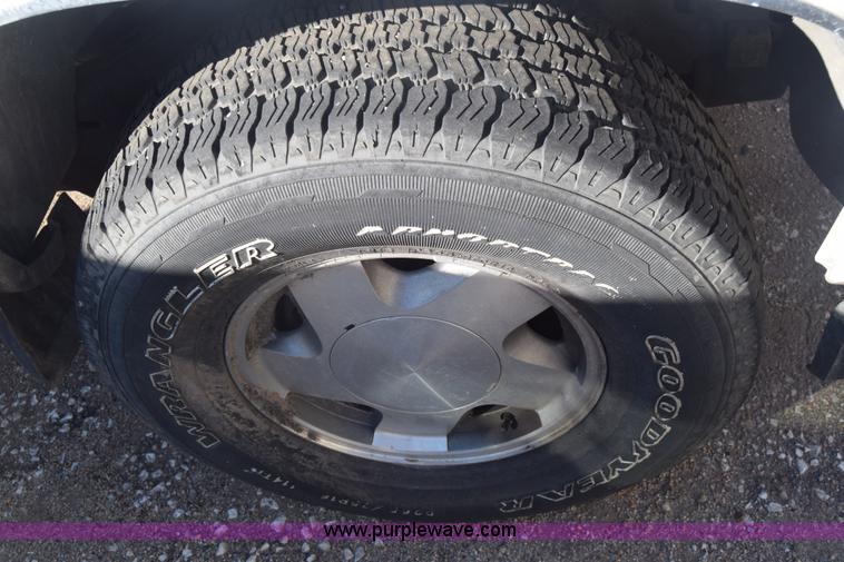 image for item K4752 1995 GMC Yukon SUV