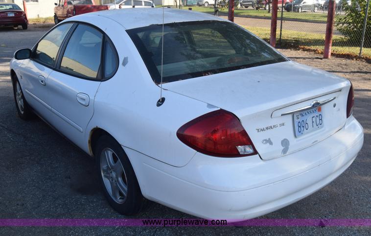 image for item K4755 2000 Ford Taurus