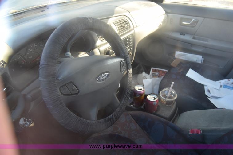 image for item K4755 2000 Ford Taurus