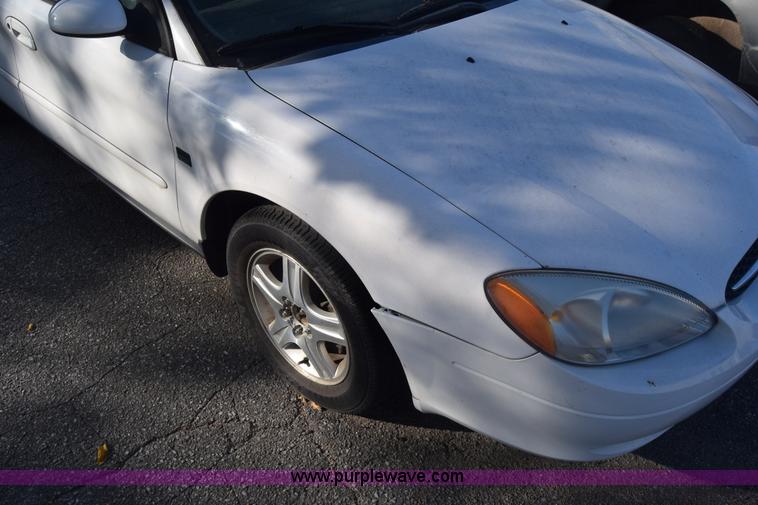 image for item K4755 2000 Ford Taurus