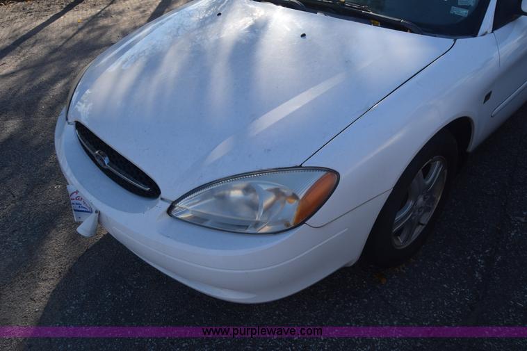 image for item K4755 2000 Ford Taurus