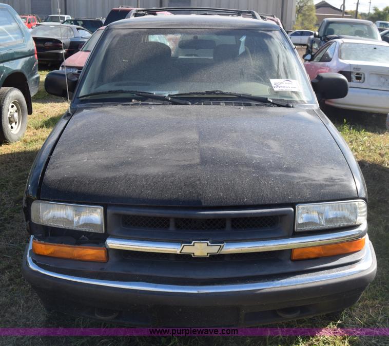 image for item K4757 2000 Chevrolet Blazer SUV