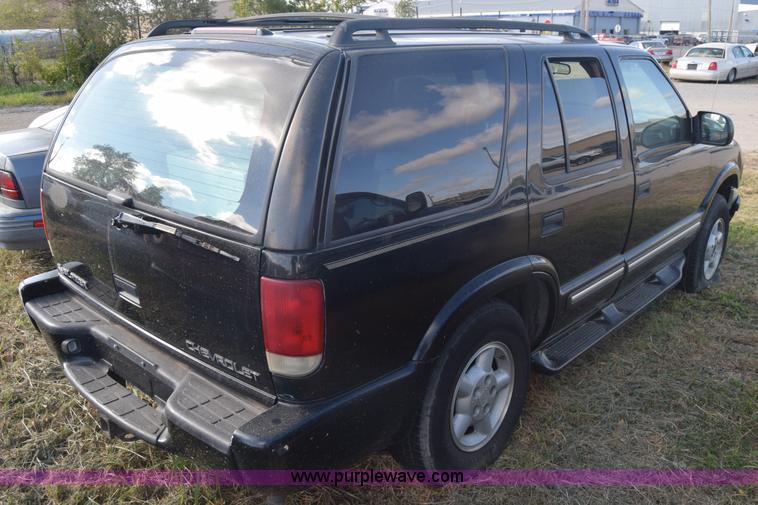 image for item K4757 2000 Chevrolet Blazer SUV