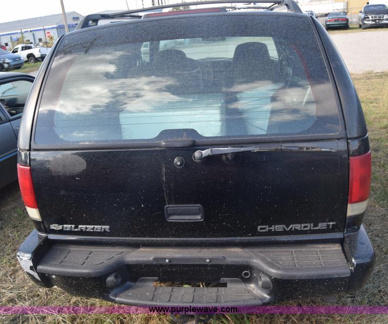 image for item K4757 2000 Chevrolet Blazer SUV