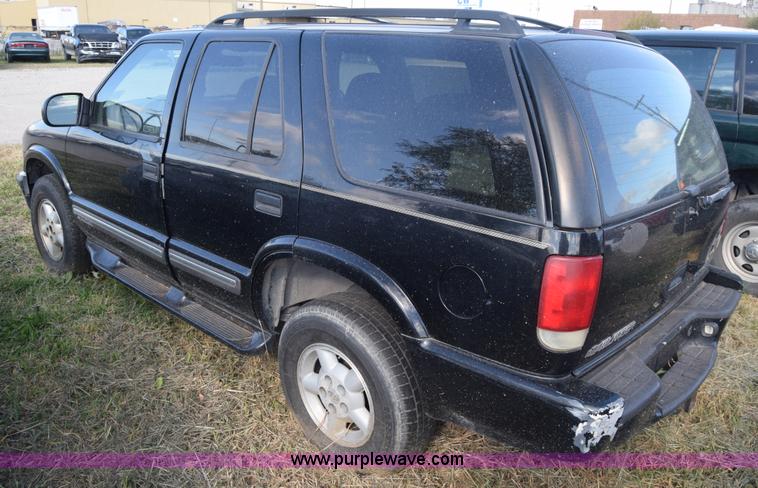 image for item K4757 2000 Chevrolet Blazer SUV