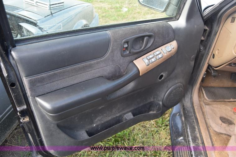 image for item K4757 2000 Chevrolet Blazer SUV