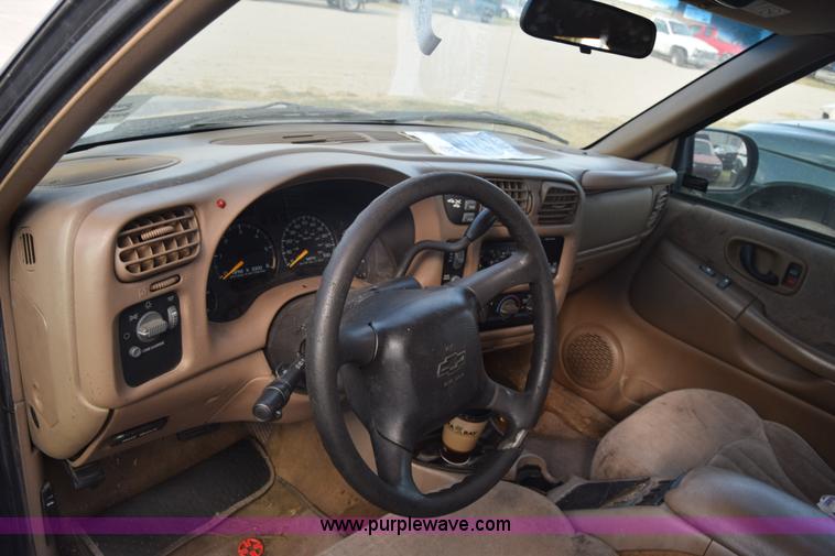 image for item K4757 2000 Chevrolet Blazer SUV