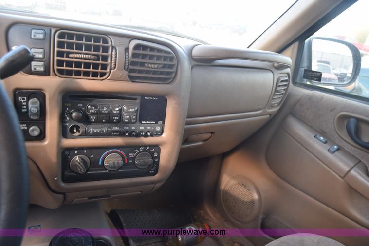 image for item K4757 2000 Chevrolet Blazer SUV