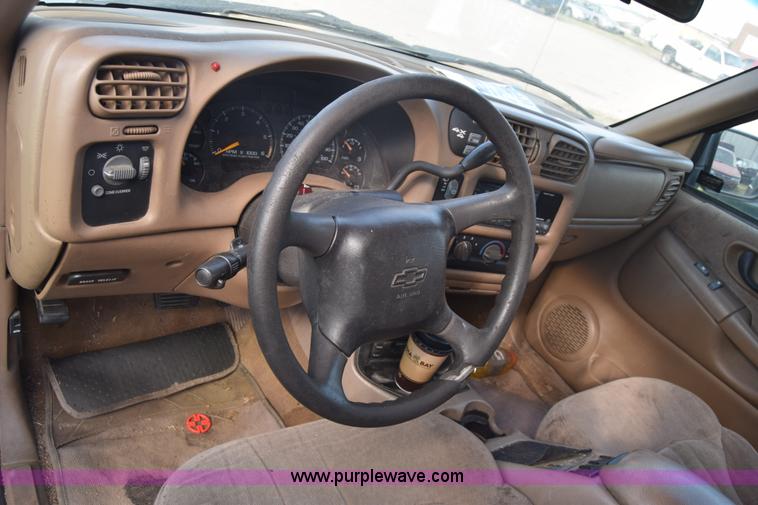 image for item K4757 2000 Chevrolet Blazer SUV