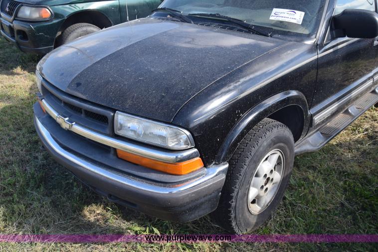 image for item K4757 2000 Chevrolet Blazer SUV