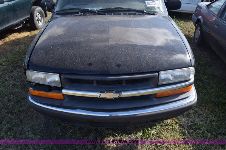 image for item K4757 2000 Chevrolet Blazer SUV