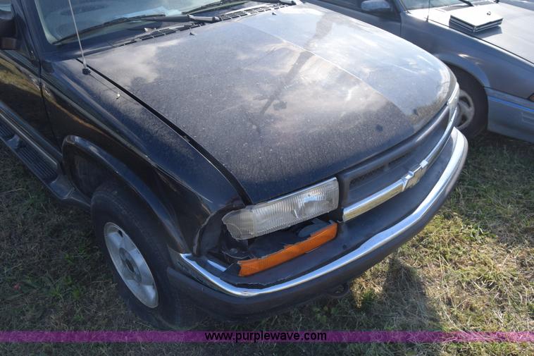 image for item K4757 2000 Chevrolet Blazer SUV