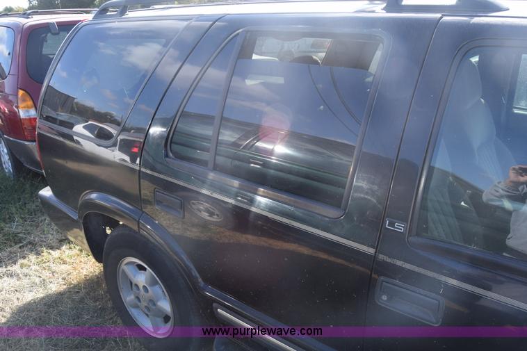 image for item K4757 2000 Chevrolet Blazer SUV