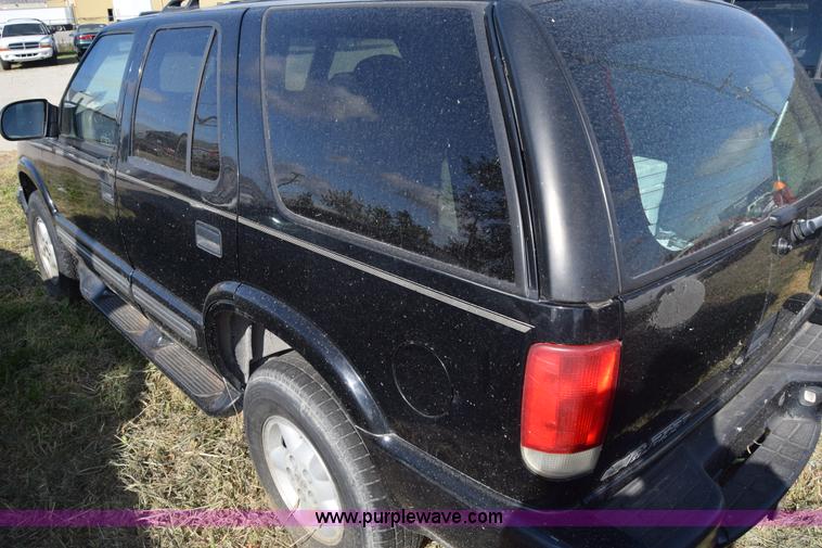 image for item K4757 2000 Chevrolet Blazer SUV