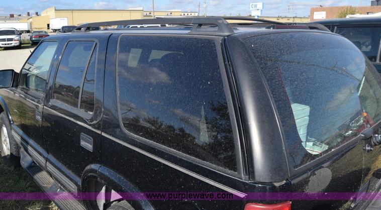 image for item K4757 2000 Chevrolet Blazer SUV