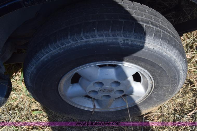 image for item K4757 2000 Chevrolet Blazer SUV