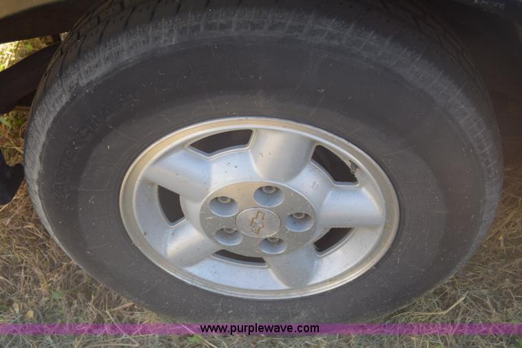 image for item K4757 2000 Chevrolet Blazer SUV