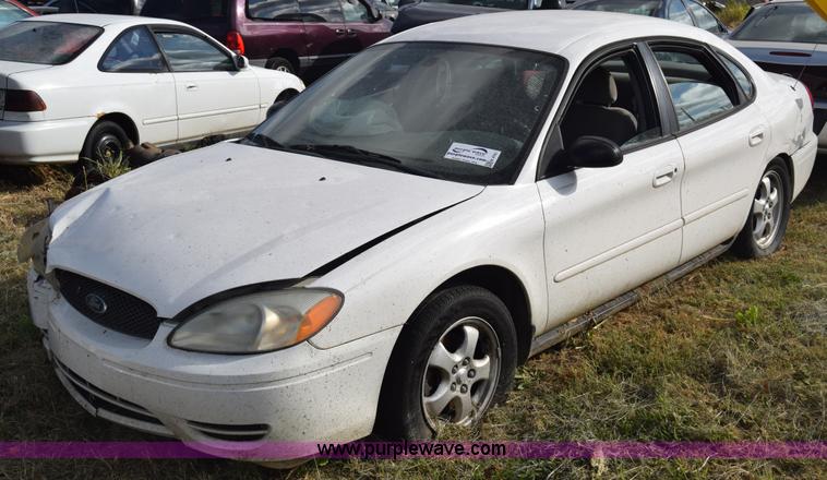 image for item K4761 2004 Ford Taurus
