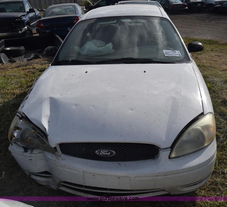 image for item K4761 2004 Ford Taurus
