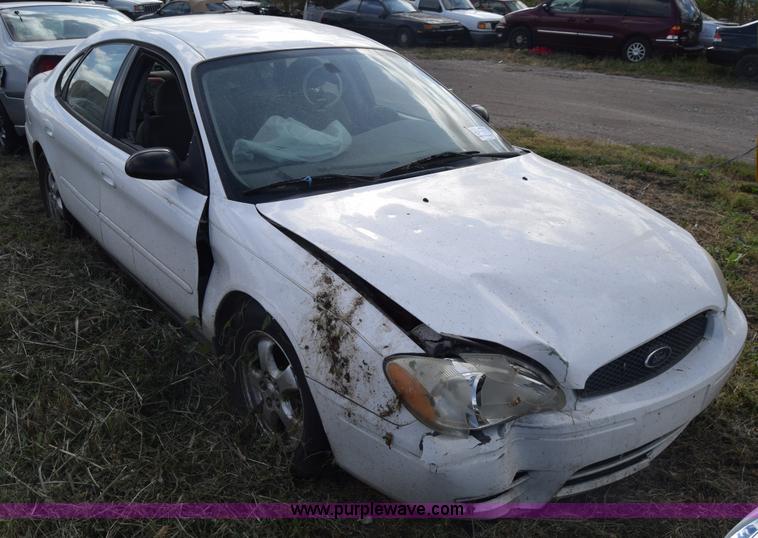 image for item K4761 2004 Ford Taurus
